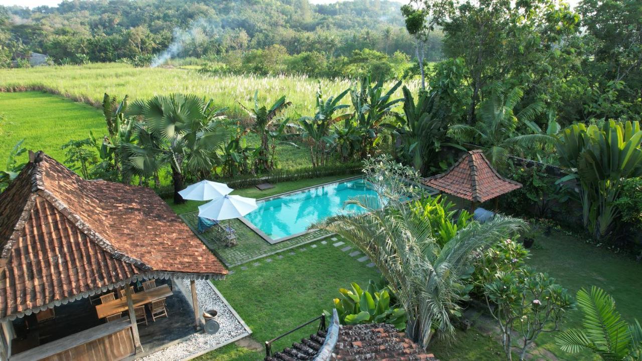 Hotel Blue Garden Yogyakarta Bangunjiwo Exterior foto