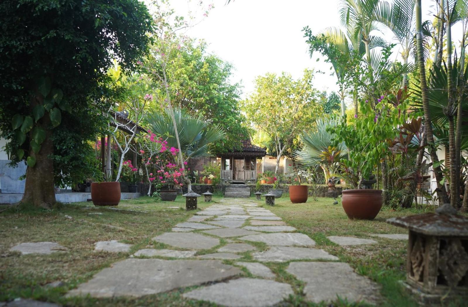 Hotel Blue Garden Yogyakarta Bangunjiwo Exterior foto
